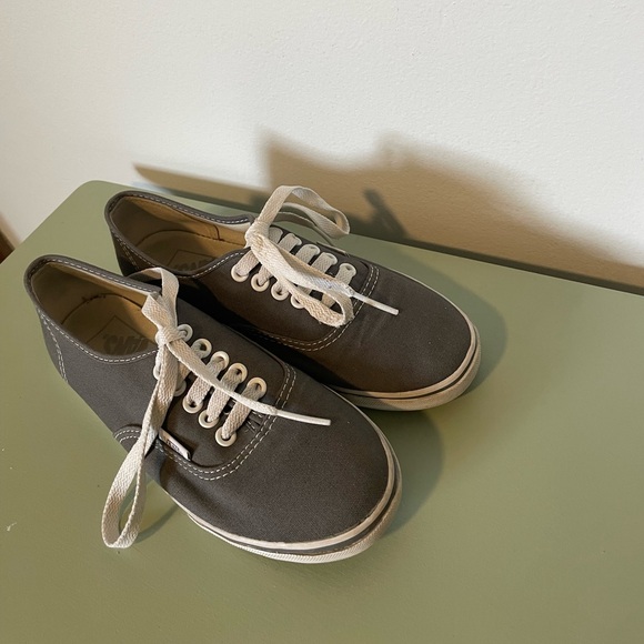 Gray Vans Authentic Low Top shoes - size 4.5 men, 6 women - Picture 2 of 8